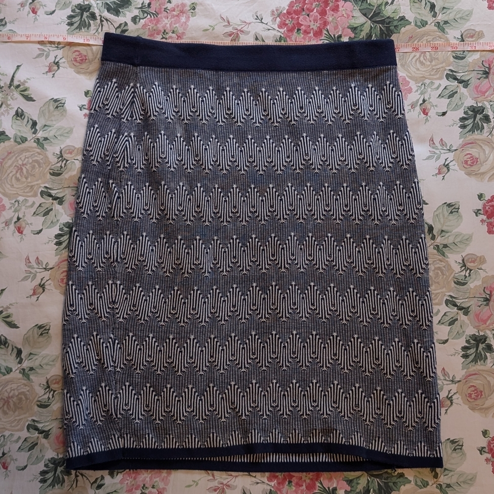 Chic Blue and White Geometric Pencil Skirt